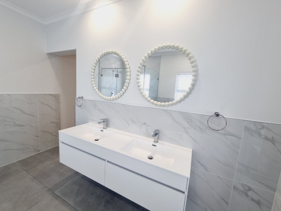 5 Bedroom Property for Sale in Sandown Western Cape